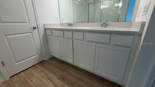 Building Photo - 4568 ORCHARD VIEW Aly