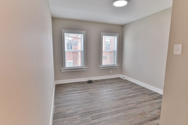 Building Photo - 2 Bedroom Single Family on N 4th St