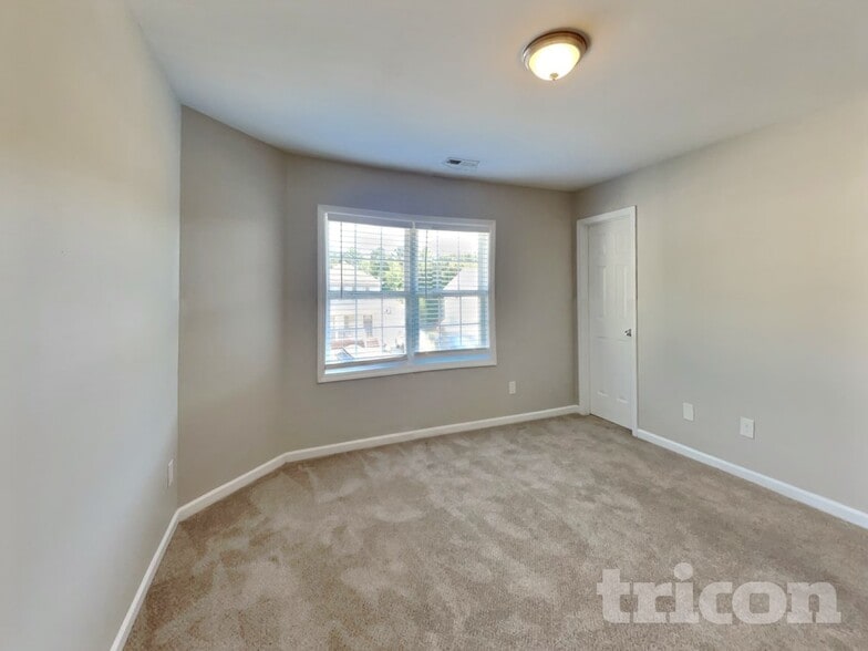 Building Photo - 128 Randolph Dr