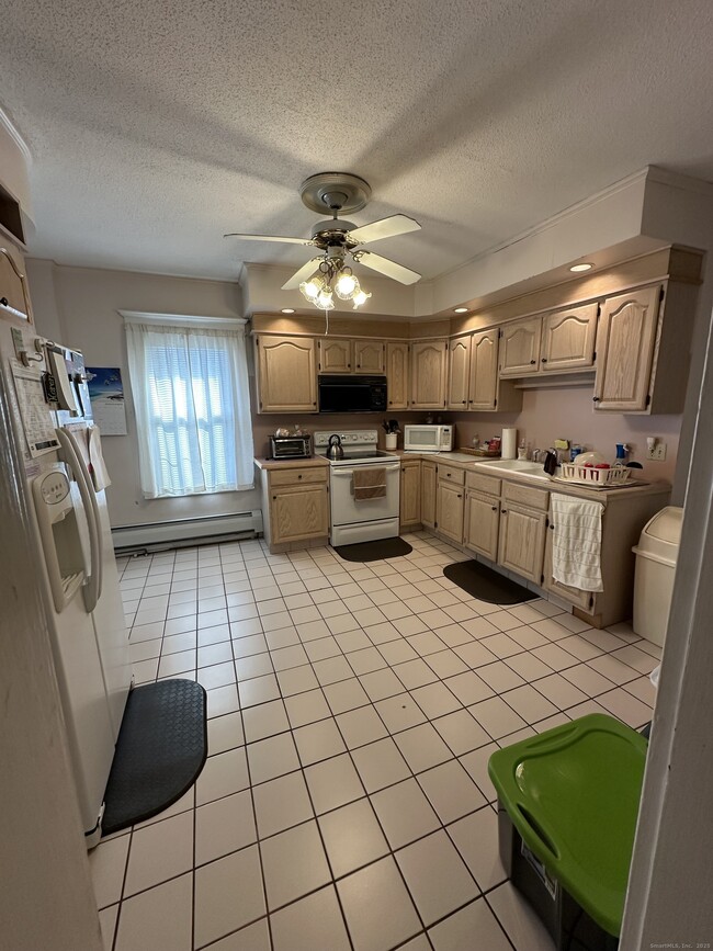 Building Photo - 220 Elliott Ave