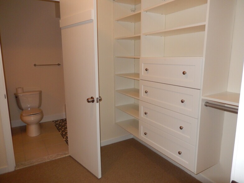 Building Photo - 222 Melody Ln