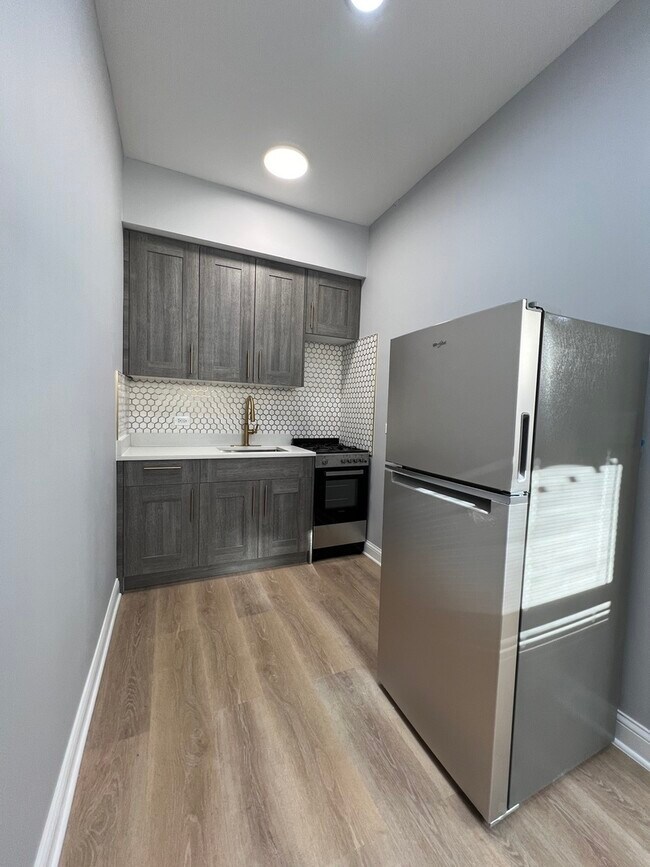 Building Photo - 4427 N Seeley Ave