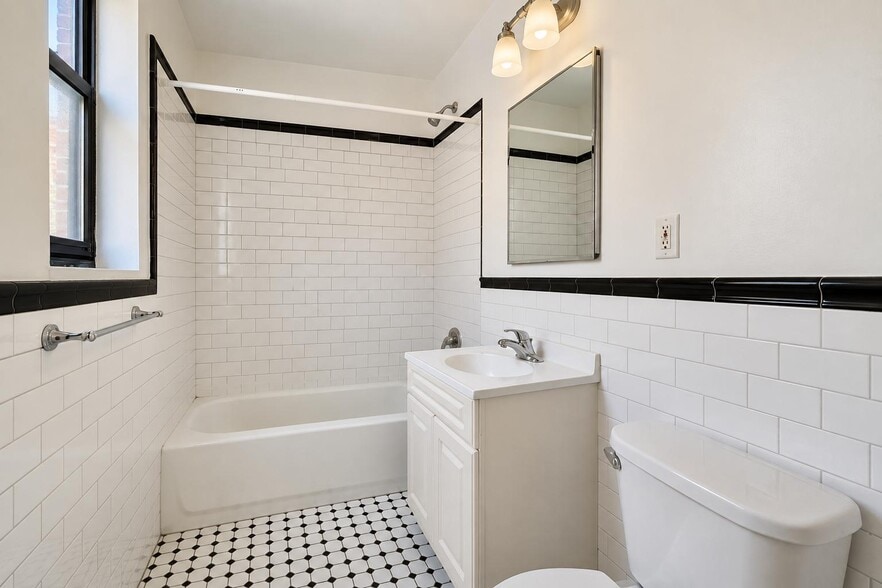 Building Photo - 615 W 172nd St