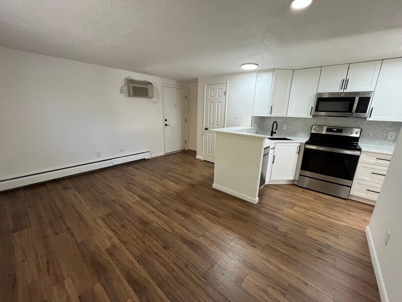 Building Photo - 165 S Clarkson St