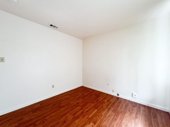 Building Photo - 4 Bedroom, 2 Bath Single Story Corner Lot Home in Rancho Cordova