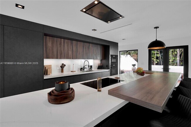 Building Photo - 3760 Douglas Rd