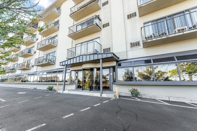 Building Photo - 1150 RIVER Rd