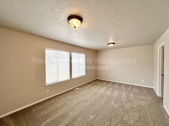 Building Photo - 668 N Quarter Moon Ave