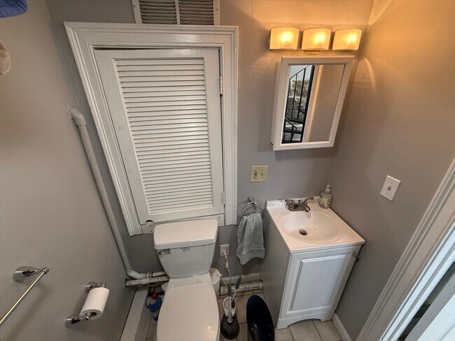 Building Photo - 146 W Fourth St