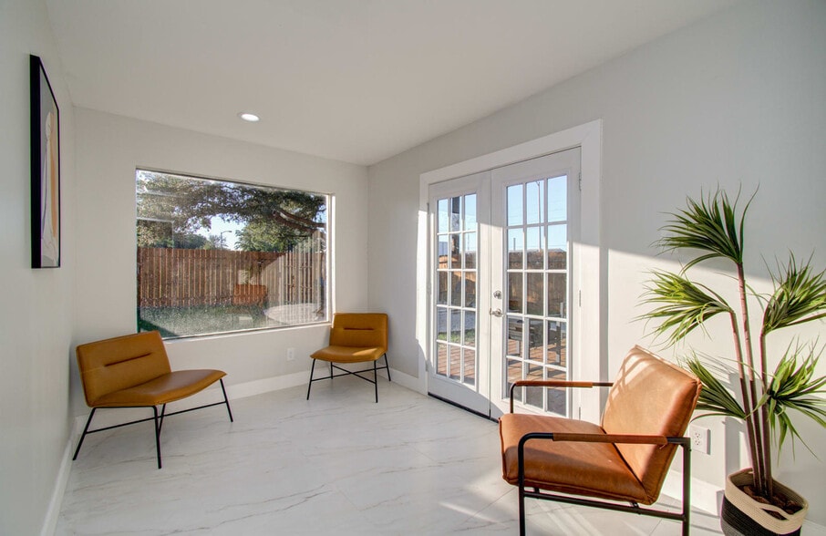 Building Photo - 8623 Parasol Ln