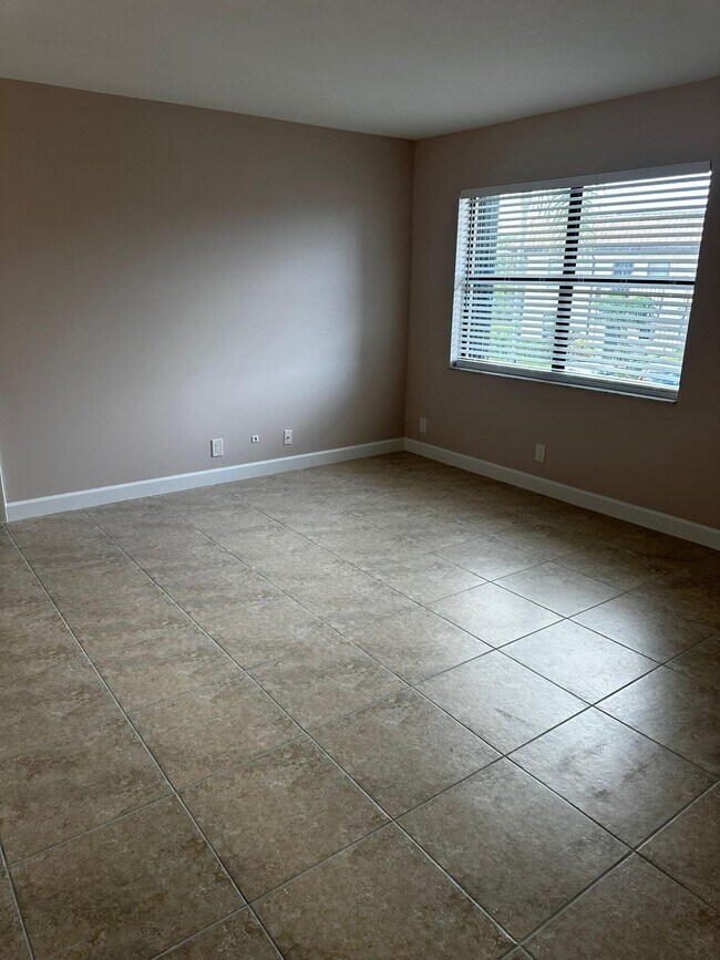Building Photo - 7221 Golf Colony Ct