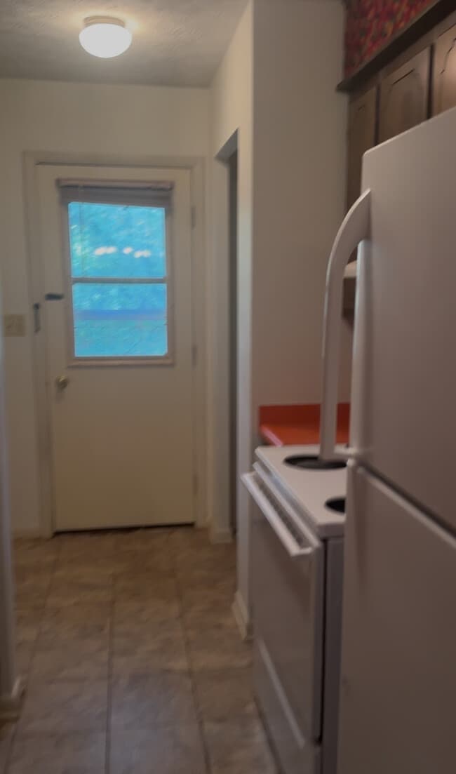 Building Photo - 220 Laurel Ave