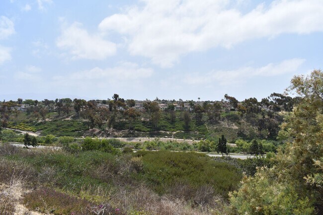 Building Photo - 3 bd 2.5 ba, Condo With Community Pool (Chula Vista, 91910)