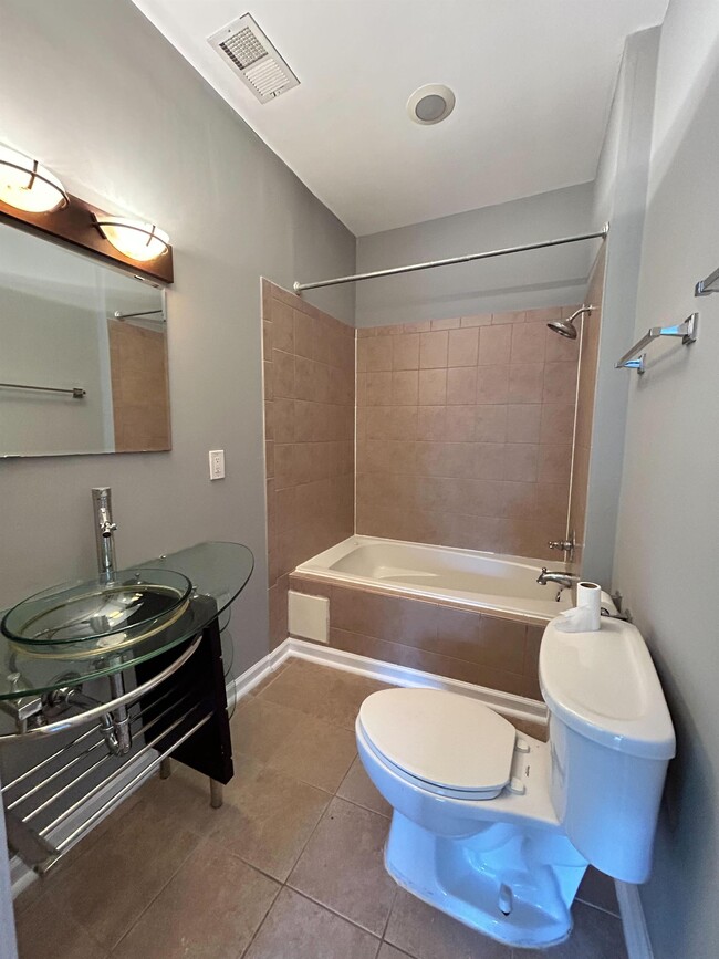 Building Photo - 1437 E Capitol St SE