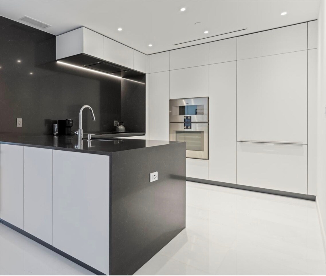 Building Photo - 300 Biscayne Boulevard Way