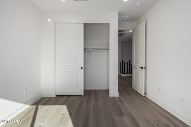 Building Photo - 2121 W Sonoran Desert Dr