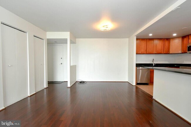 Building Photo - 6300 Stevenson Ave