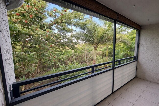 Building Photo - 5332 NE 6th Ave