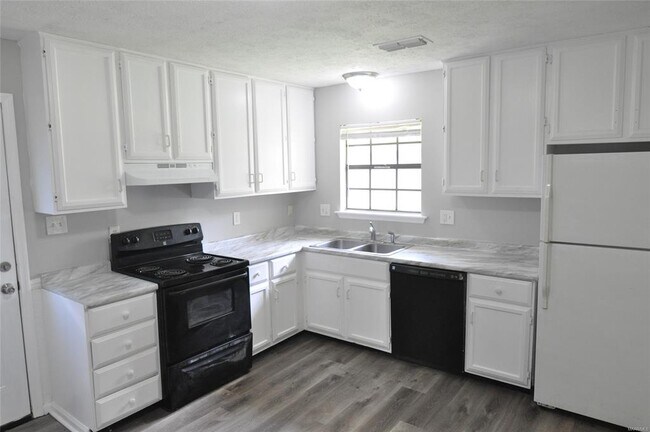 Building Photo - 164 Camellia Ct