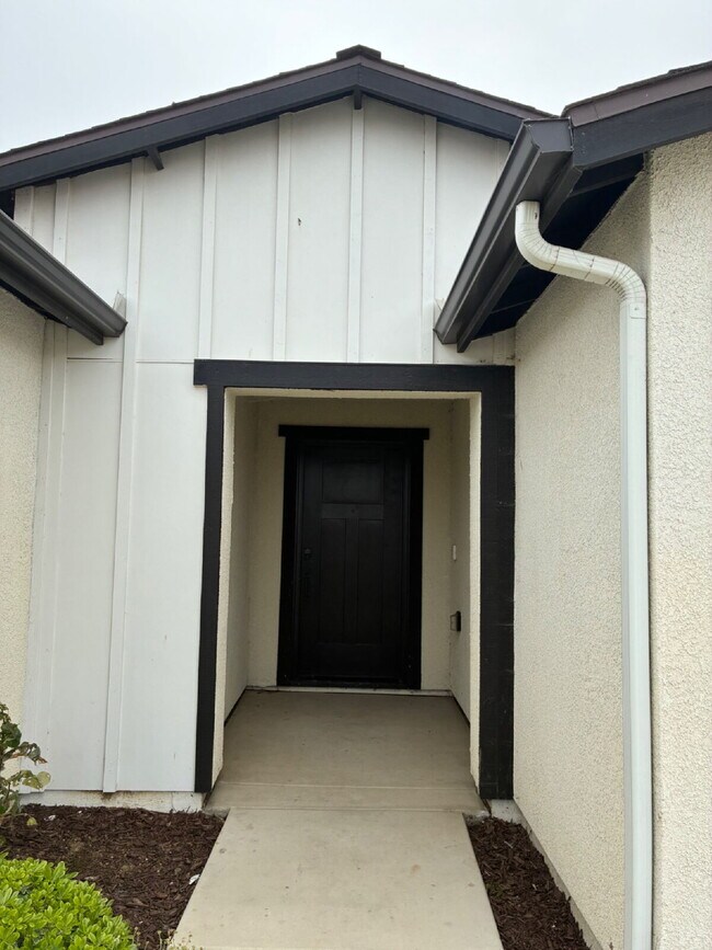 Building Photo - Modern Convenience and Luxury!! Move In Ready with Full Appliance Package!