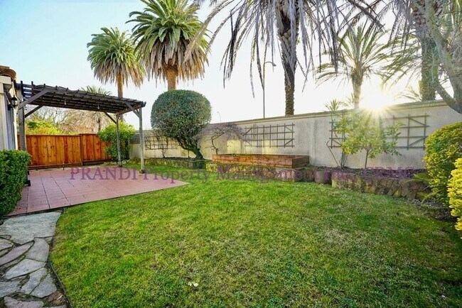 Building Photo - 14 Pizarro Ave