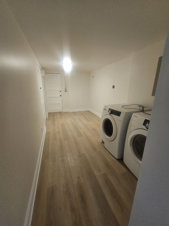 Laundry area - 4405 N Keokuk Ave