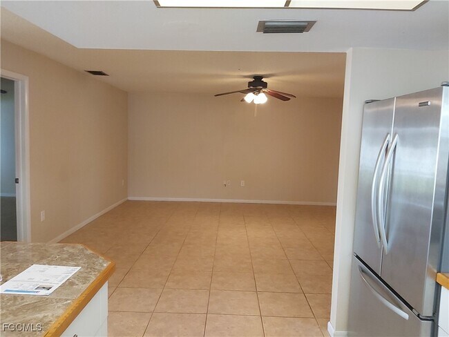 Building Photo - 3817 SE 11th Ave