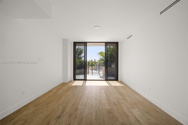 Building Photo - 3034 Oak Ave