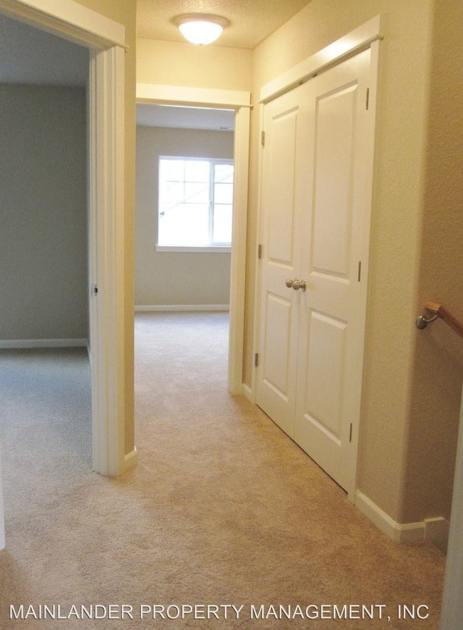 Building Photo - 2219 SE Trolley Line Ln