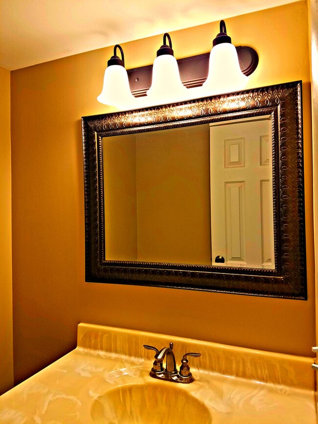 Building Photo - 5955 Meadow Dr
