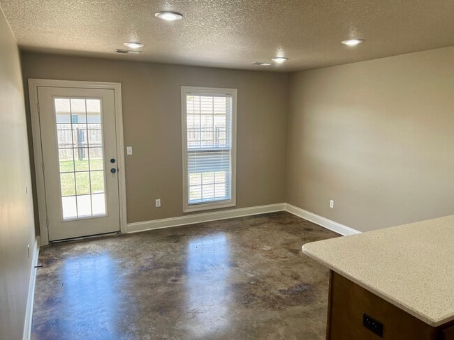 Building Photo - 6057 Beaver Creek Ln