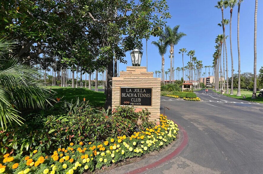 Building Photo - 8132 Camino Del Sol