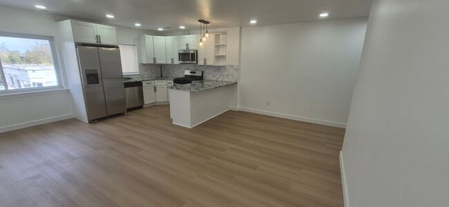 Building Photo - 8258 Rodney St