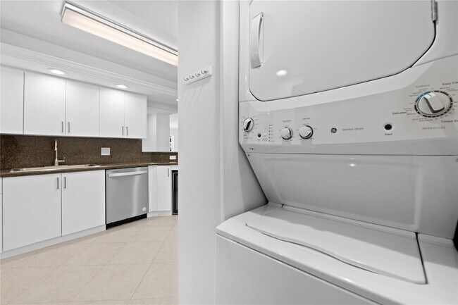 Building Photo - 3500 Galt Ocean Dr