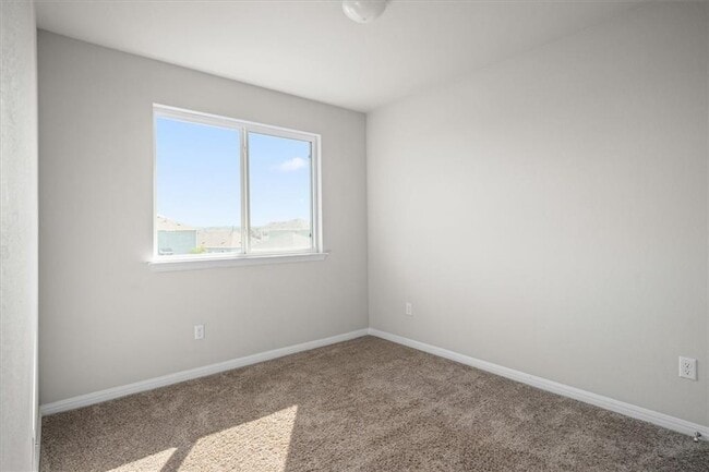 Building Photo - 215 Friendship Oak Dr