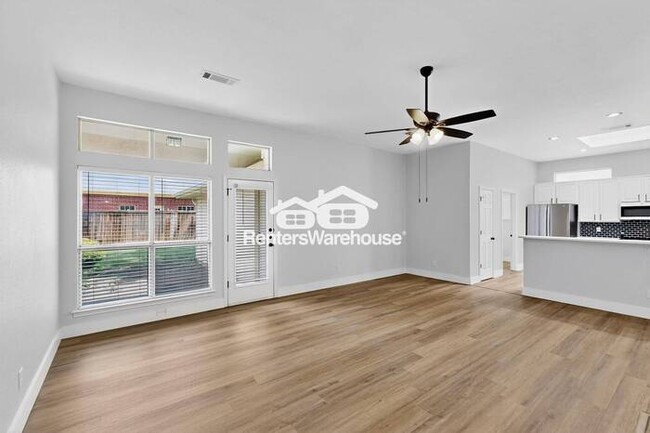 Building Photo - 801 Snapdragon Ln