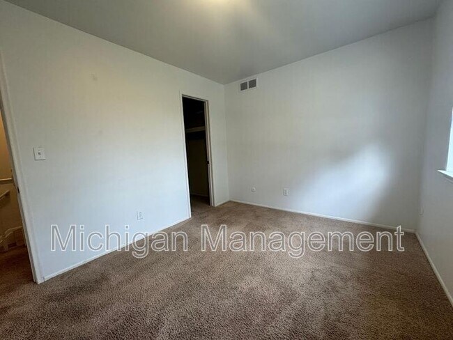 Building Photo - 3324 Bluett Rd