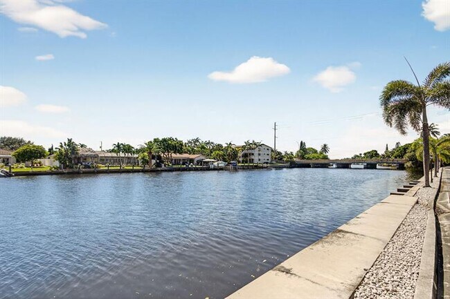 Building Photo - 130 Cypress Club Dr