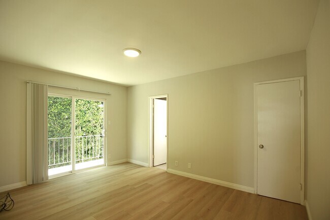 Building Photo - 1323 Ridgeley Dr