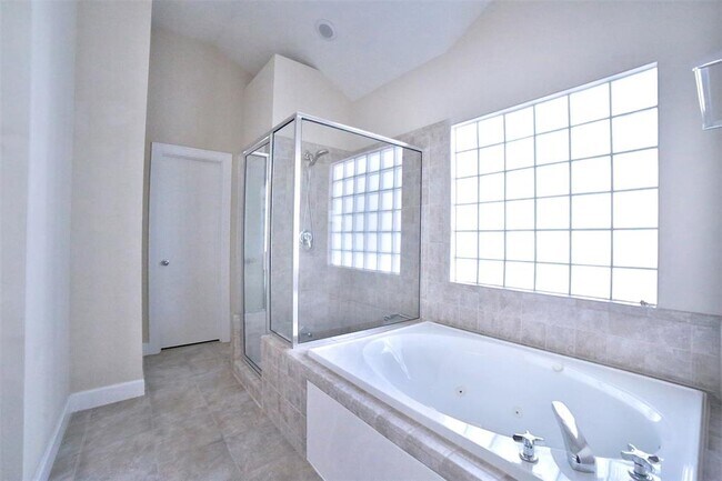 Building Photo - 3734 Main Plaza Dr