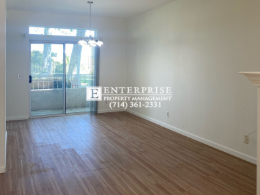 Building Photo - Spacious Townhome in Crown Villas Communit...