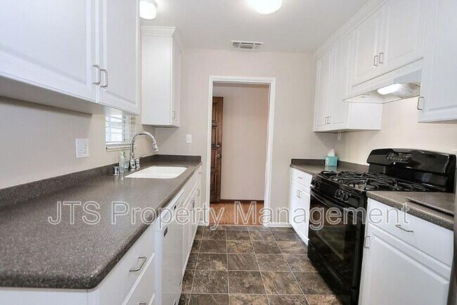 Building Photo - 10624 Chardonay Dr