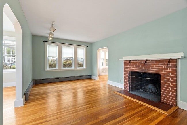 Building Photo - 76 Lynde Ave