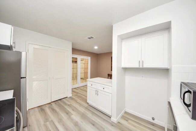Building Photo - 6710 Biggs Ct