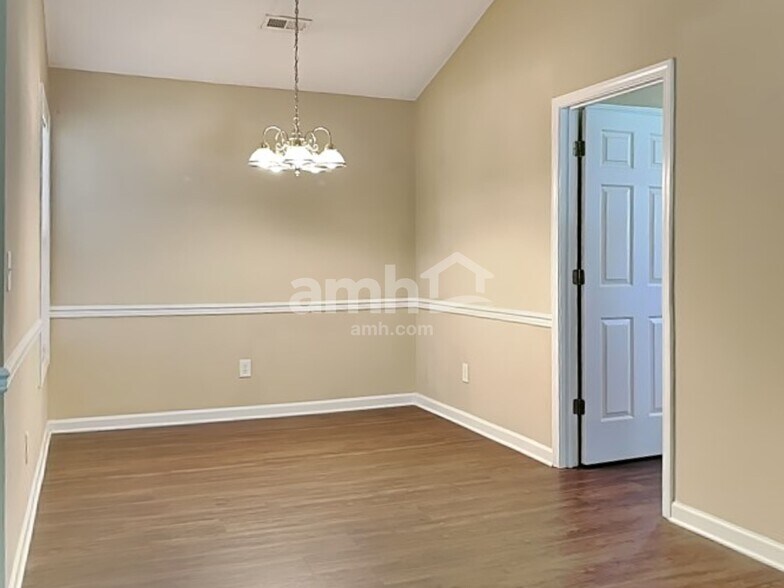 Building Photo - 213 Fiddlers Knoll Ct