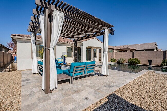 Building Photo - 9935 E Thornbush Ave