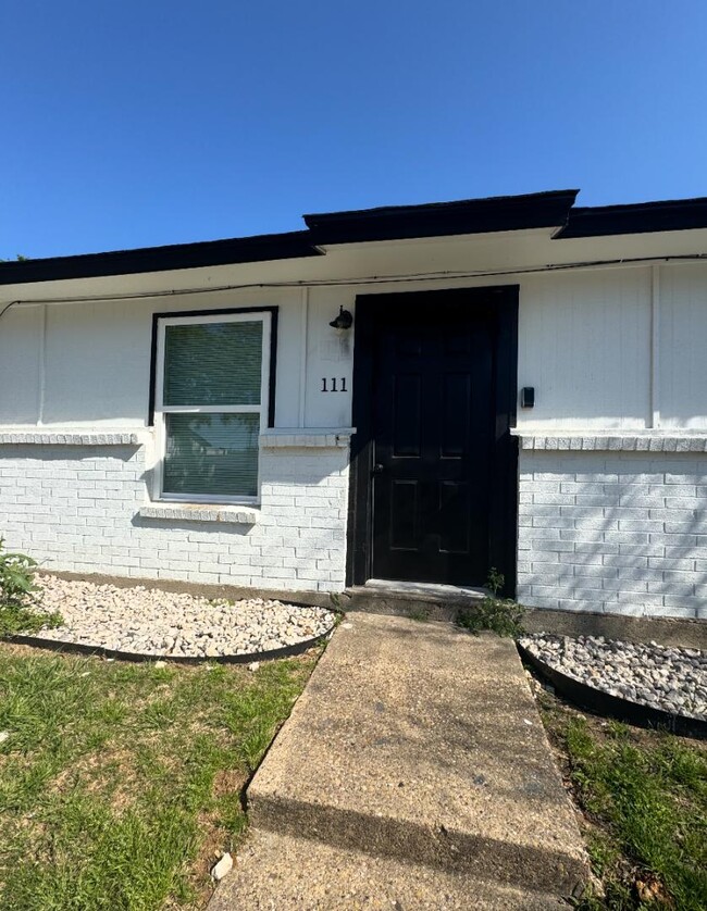 Primary Photo - 2809 N Hwy 175