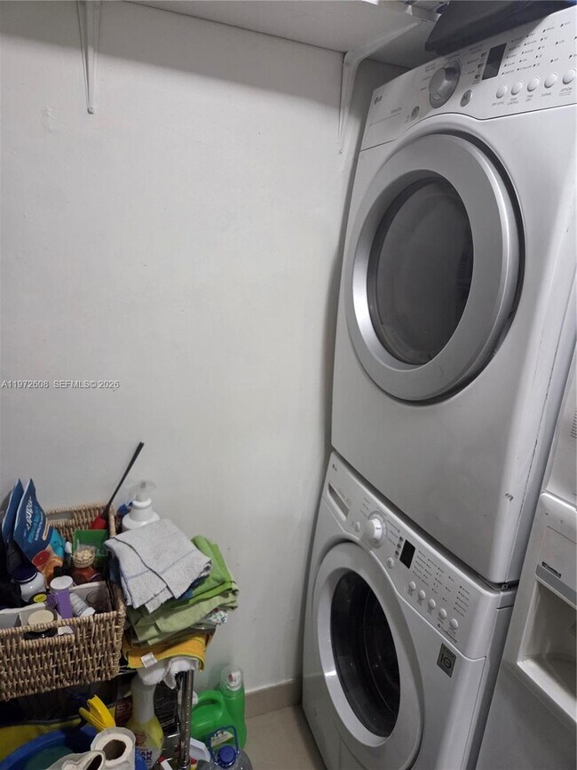 Building Photo - 4916 Sheridan St