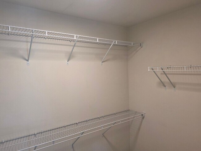 Building Photo - Beautiful New Townhouse 4BD Bothell