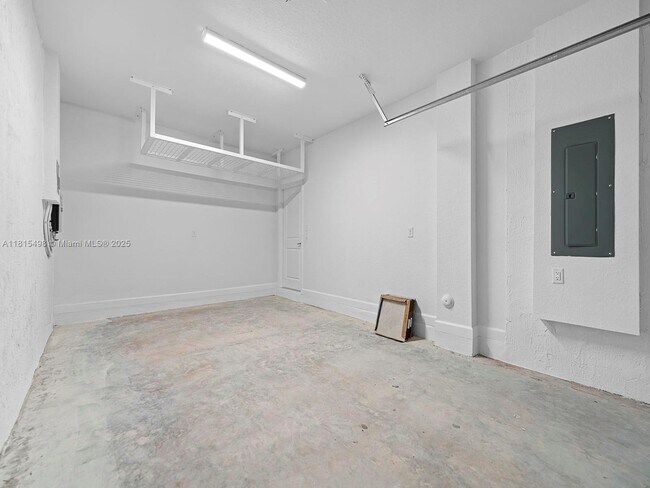 Building Photo - 676 SE 14th St